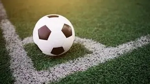 曼联读秒逆风翻盘，2-2惊险逼平热刺！里沙利松补时神级头槌，德里赫特绝杀一触即发！