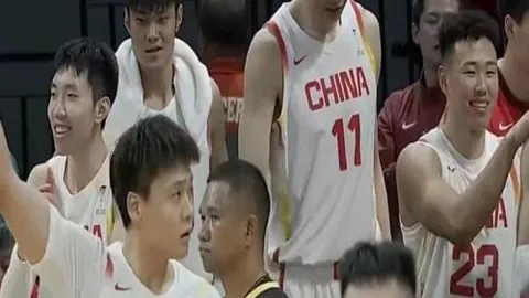 梦醒闺蜜梦寐以求的恋人，现实中意外邂逅。